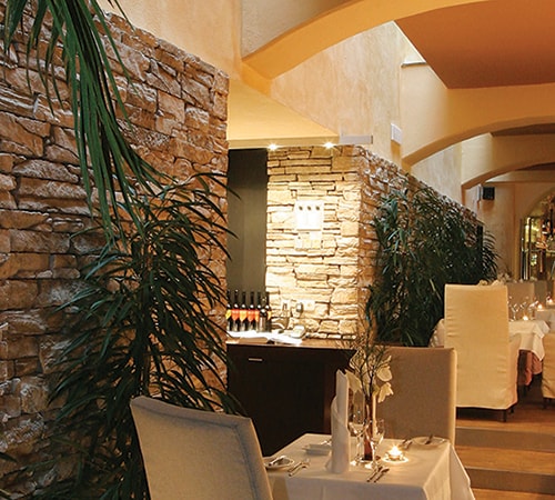 Restaurant with Isola Gold